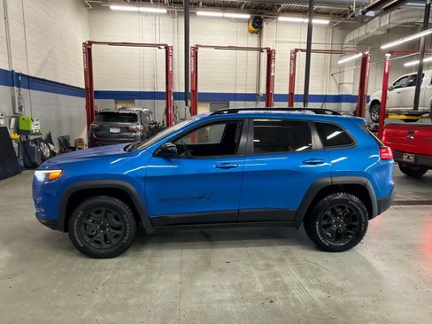 Used 2022 Jeep Cherokee Latitude AWD/4WD image 5