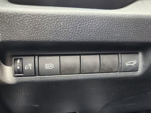 Used 2021 Toyota RAV4 XLE w/ Convenience Package FWD image 20