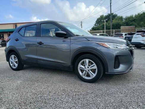 Used 2021 Nissan Kicks S FWD image 3