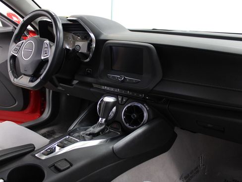 Used 2020 Chevrolet Camaro LT image 22