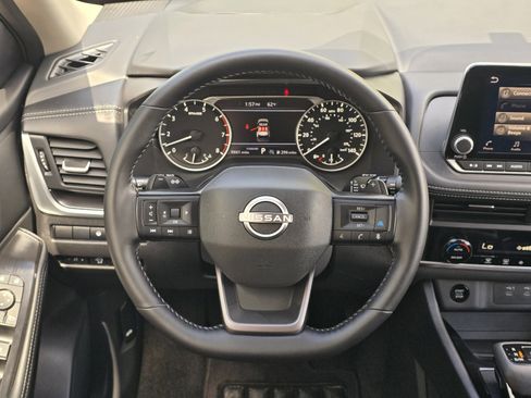 Certified 2025 Nissan Rogue SV FWD image 15