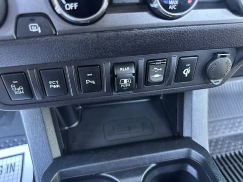 Used 2018 Toyota Tacoma TRD Sport w/ Technology Package AWD/4WD image 30