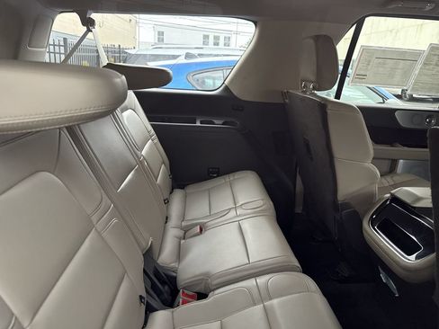 Certified 2023 Lincoln Navigator L Reserve AWD/4WD image 10