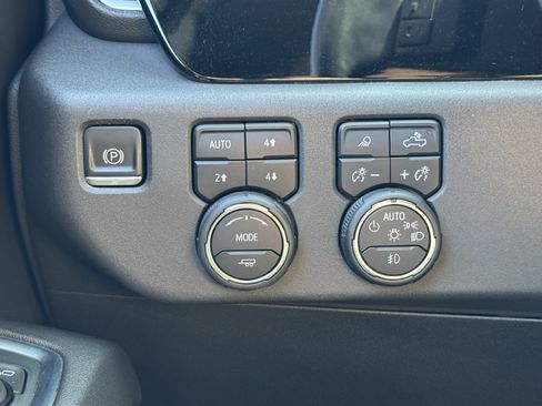 Used 2023 Chevrolet Silverado 1500 LTZ w/ LTZ Convenience Package II AWD/4WD image 29