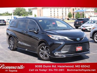Used 2025 Toyota Sienna Platinum