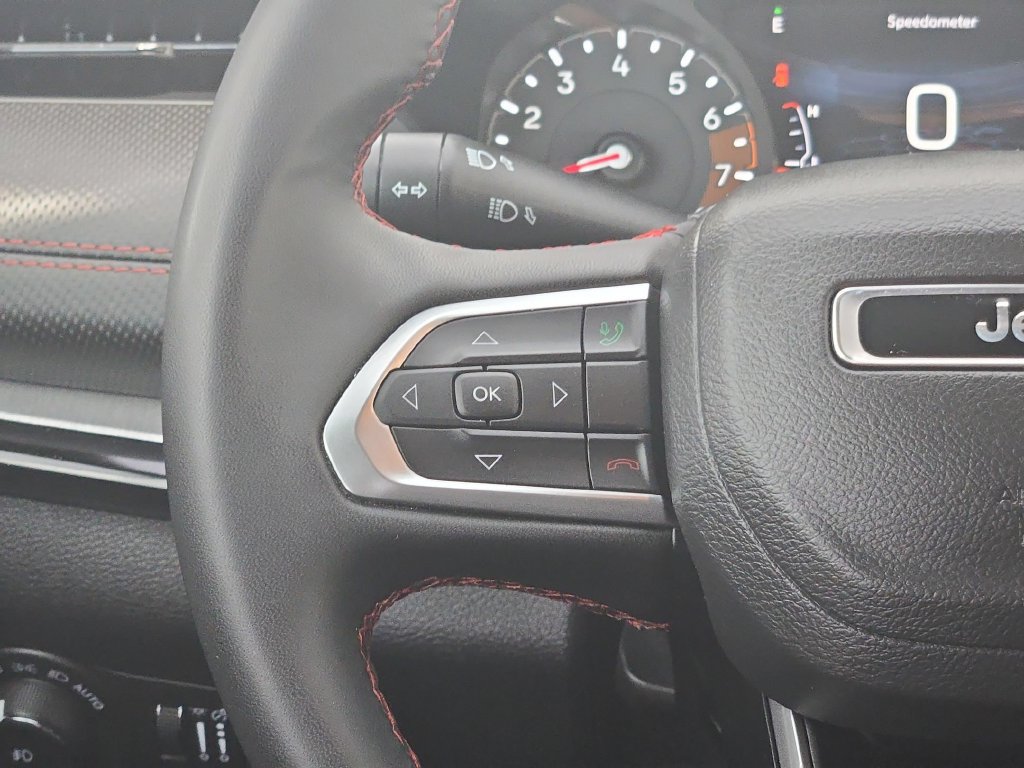 Used 2025 Jeep Compass Trailhawk AWD/4WD image 20