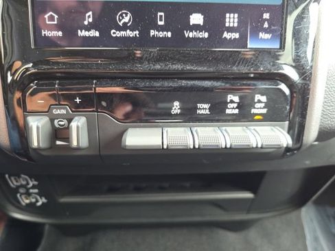 Certified 2025 RAM 2500 Big Horn AWD/4WD image 25