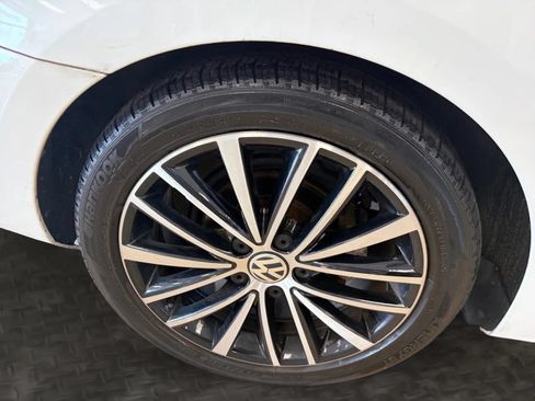 Used 2017 Volkswagen Jetta Sport FWD image 39