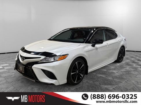 Used 2020 Toyota Camry XSE image 10