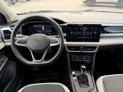 Used 2025 Volkswagen Taos SE FWD image 16