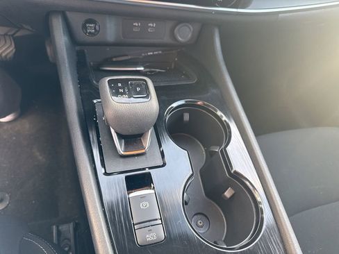 Used 2024 Nissan Rogue S image 11