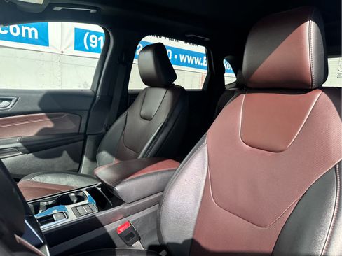 Used 2020 Ford Edge Titanium w/ Equipment Group 301A AWD/4WD image 32