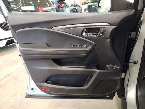 Certified 2025 Honda Ridgeline RTL image 21