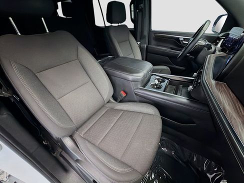 Used 2025 Chevrolet Tahoe LS RWD image 15