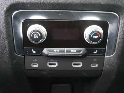 Used 2023 GMC Yukon XL Denali Ultimate image 13