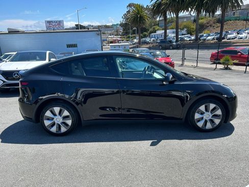 Used 2024 Tesla Model Y Long Range AWD/4WD image 4