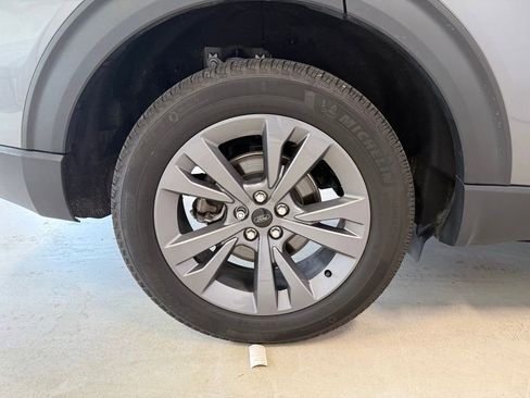 Used 2023 Ford Explorer XLT w/ Equipment Group 202A AWD/4WD image 11