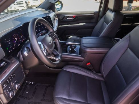 Used 2025 Chevrolet Tahoe Z71 AWD/4WD image 12