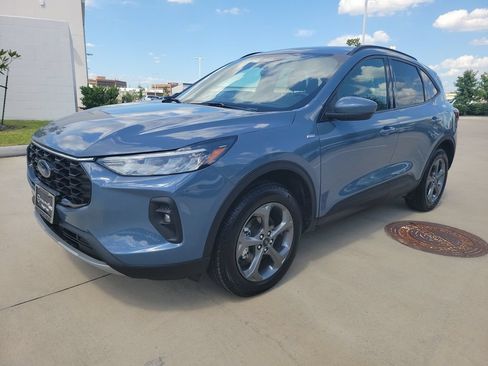 Used 2025 Ford Escape ST-Line Select AWD/4WD image 4
