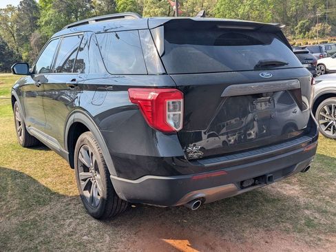 Used 2023 Ford Explorer XLT w/ Equipment Group 202A image 4