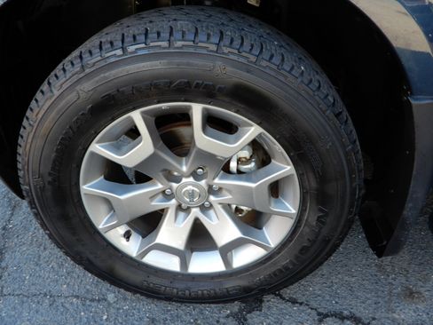 Used 2021 Nissan Frontier SV image 19