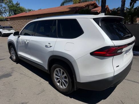 Used 2024 Toyota Grand Highlander AWD image 10