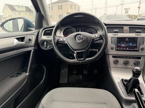 Used 2016 Volkswagen Golf S image 20