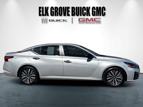 Used 2024 Nissan Altima 2.5 SV FWD image 3