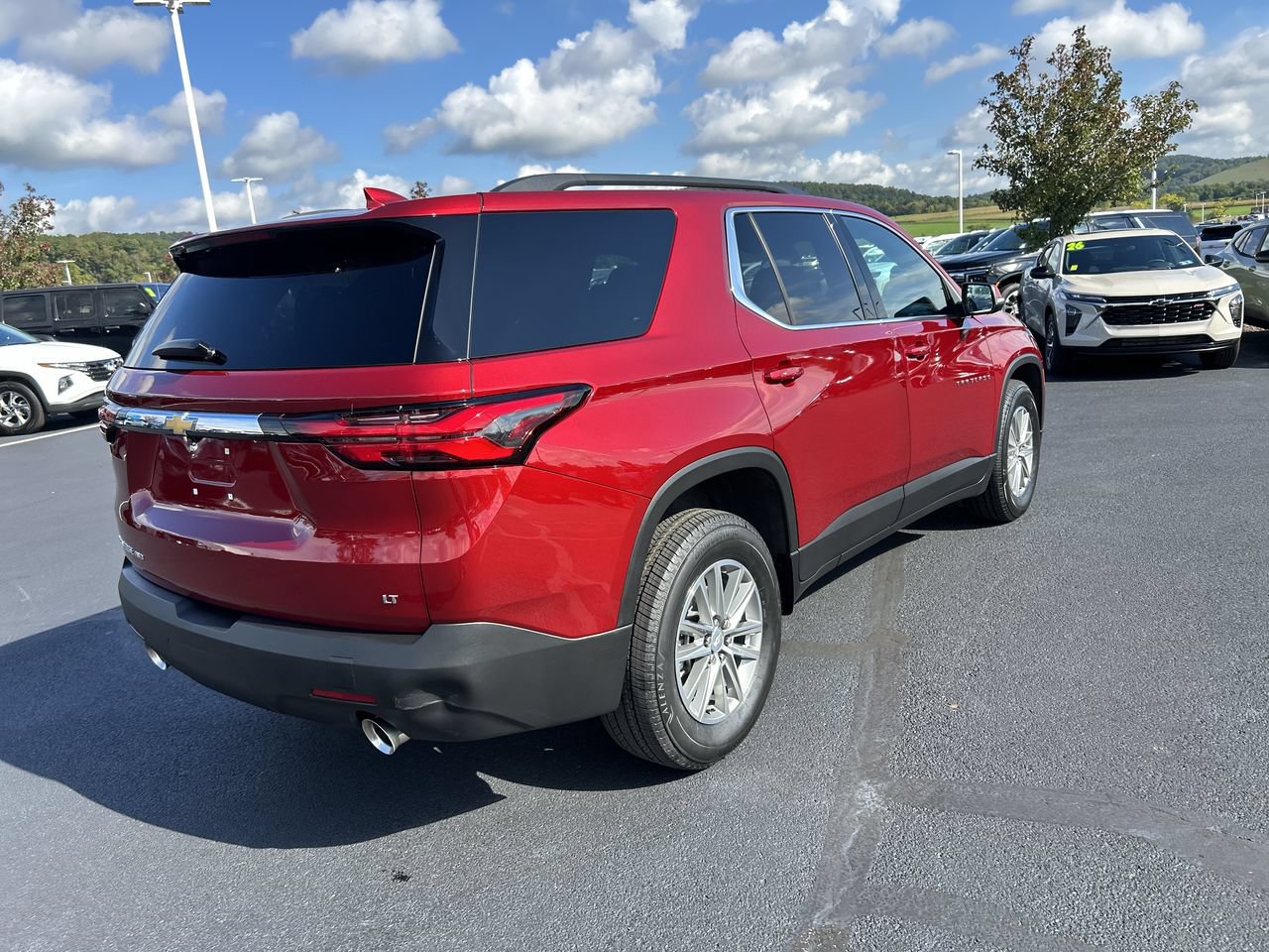 Used 2023 Chevrolet Traverse LT AWD/4WD image 7