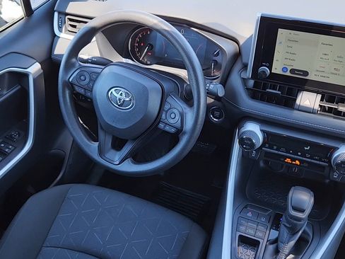 Used 2025 Toyota RAV4 XLE AWD/4WD image 5