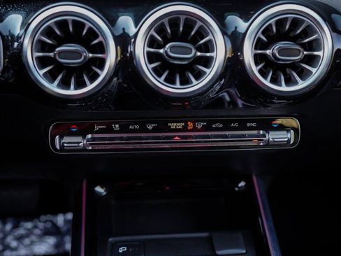 Used 2022 Mercedes-Benz GLA 250 4MATIC w/ Premium Package Lite image 32