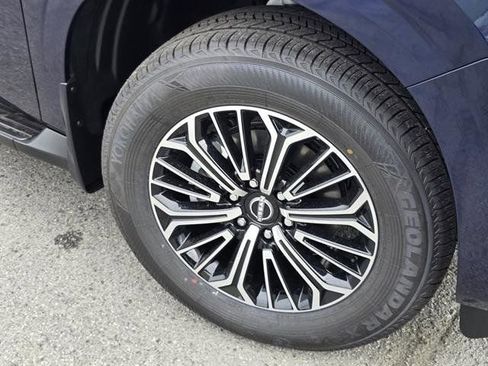 New 2026 Nissan Armada SL w/ Captain's Chari Seat Package image 32