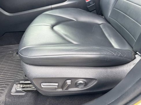Used 2022 Toyota Highlander XLE FWD image 24