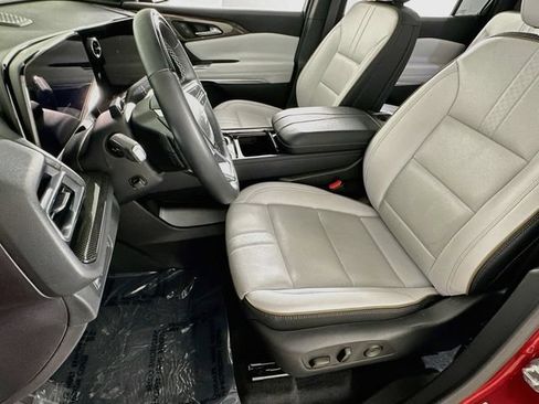 Used 2025 Chevrolet Traverse High Country w/ LPO, Floor Liner Package FWD image 9