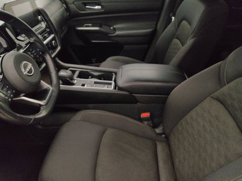 Used 2022 Nissan Pathfinder SV FWD image 17