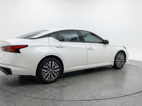 Used 2025 Nissan Altima 2.5 SV image 9