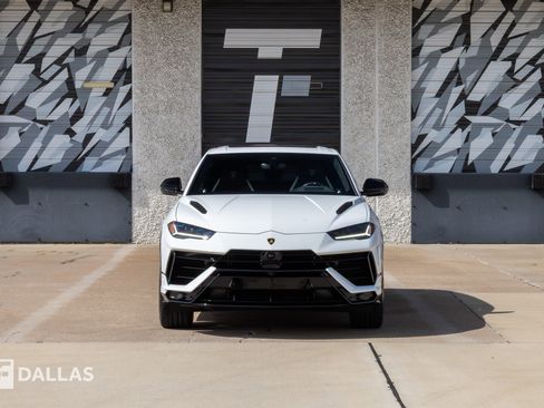Used 2024 Lamborghini Urus S image 3