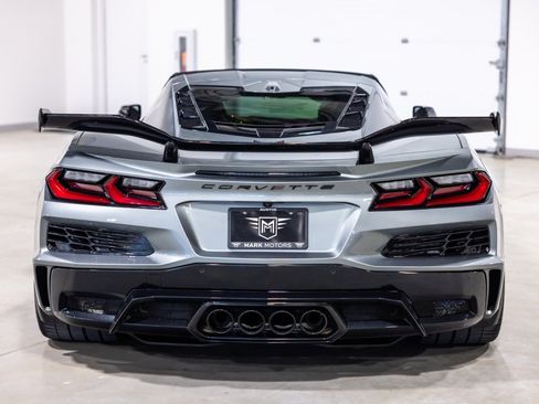 Used 2024 Chevrolet Corvette Z06 w/ Z07 Performance Package RWD image 8