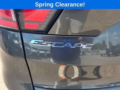 Certified 2018 Ford Escape SE w/ SE Sync 3 Package AWD/4WD image 13