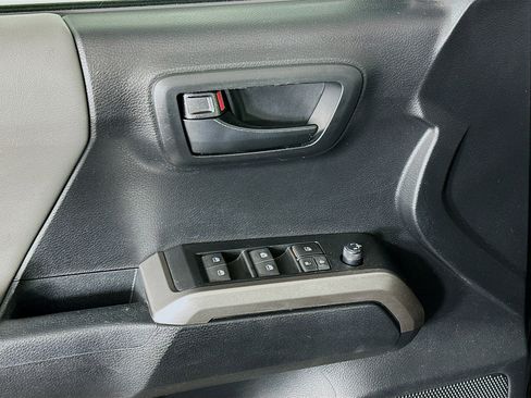 Used 2022 Toyota Tacoma SR5 w/ Technology Package RWD image 15