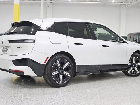 Used 2023 BMW iX xDrive50 w/ Premium Package image 9