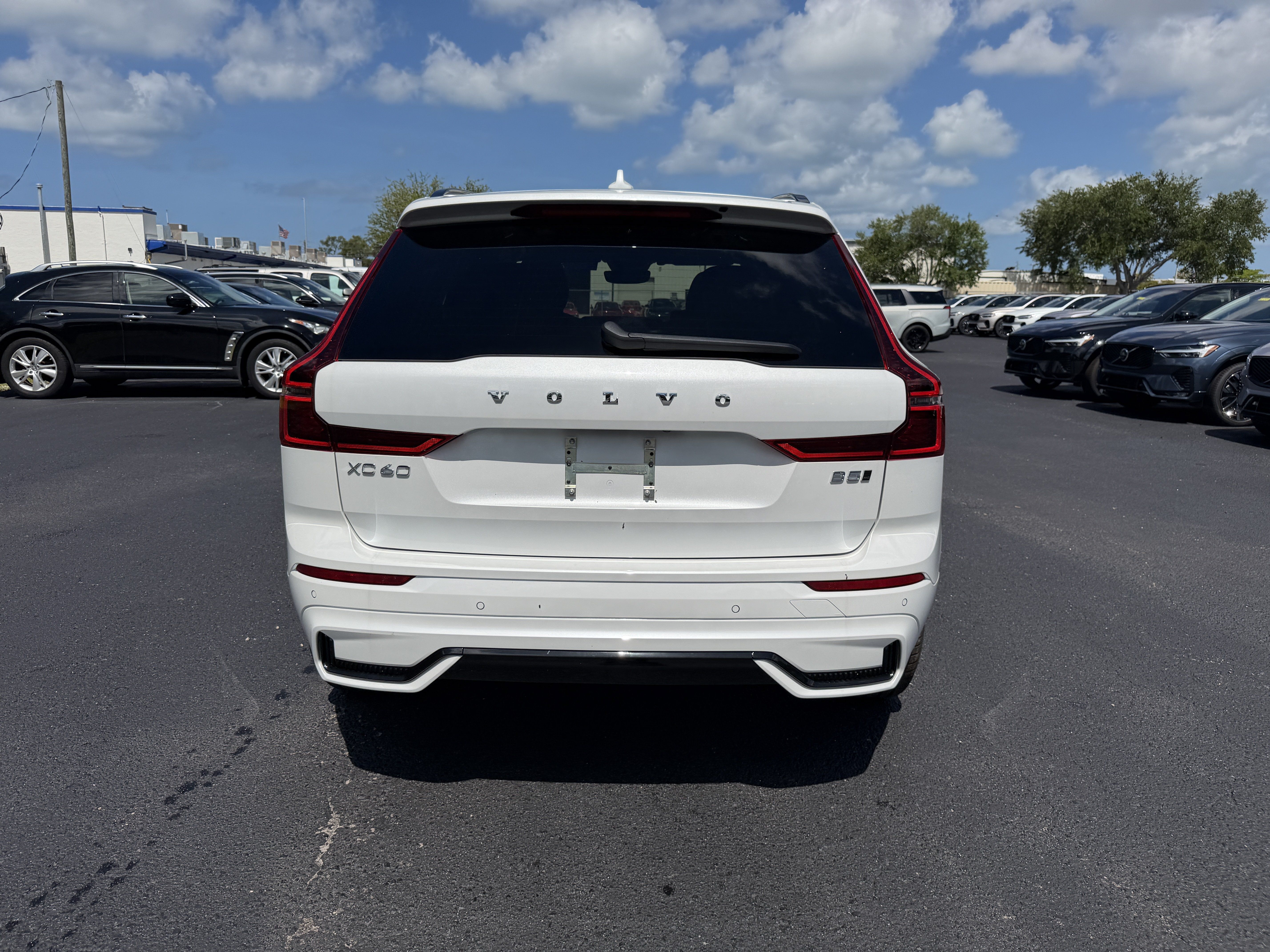 New 2026 Volvo XC60 B5 Core AWD/4WD image 4
