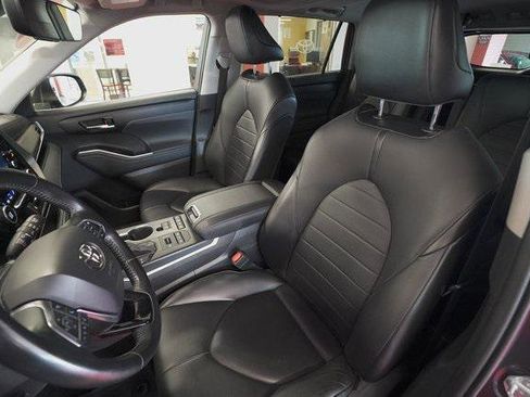 Certified 2021 Toyota Highlander XLE image 23