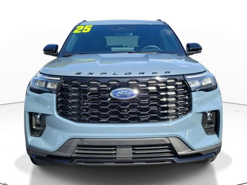 Used 2025 Ford Explorer ST-Line w/ Premium Package RWD image 2