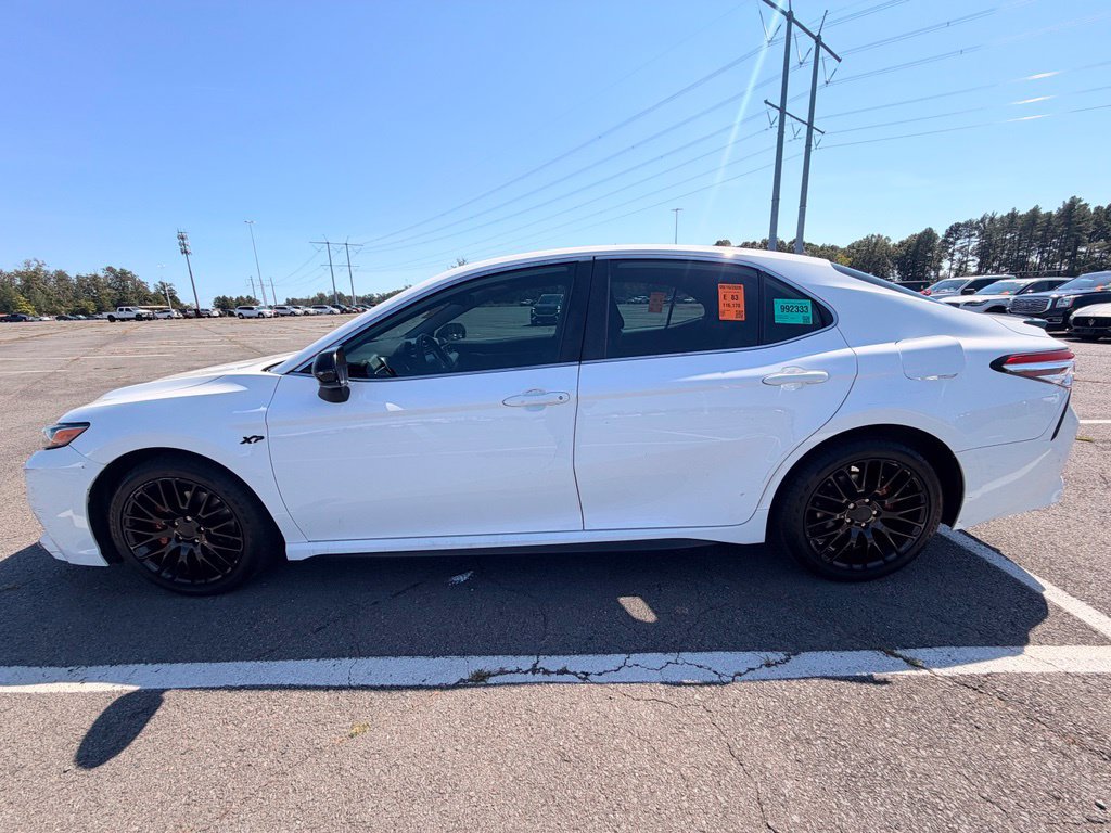 Used 2020 Toyota Camry SE FWD image 1
