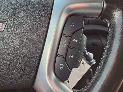 Used 2017 Chevrolet Traverse LT w/ Style and Technology Package FWD image 13