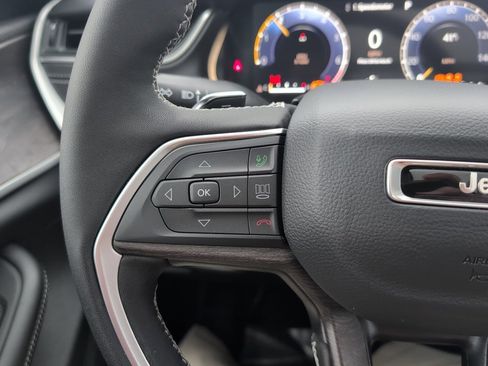 New 2025 Jeep Grand Cherokee Limited image 25