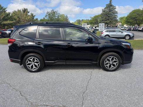 Used 2019 Subaru Forester Premium w/ All-Weather Package AWD/4WD image 6