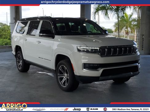 Used 2023 Jeep Grand Wagoneer L 4WD image 1