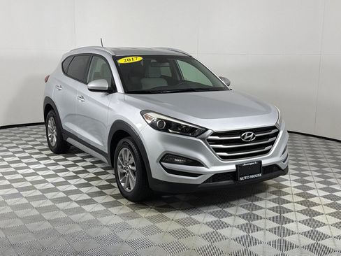 Used 2017 Hyundai Tucson SE w/ SE Popular Package 02 AWD/4WD image 3